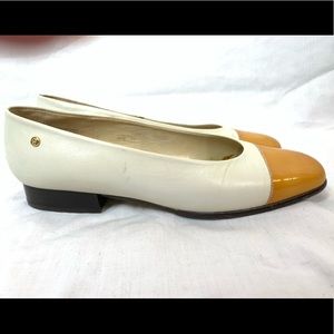 Vintage Etienne Aigner pirouette leather flats